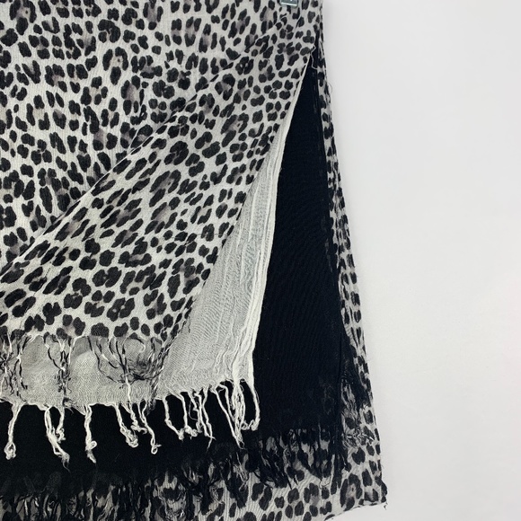White House Black Market WHBM Shawl SCARF - Picture 8 of 8